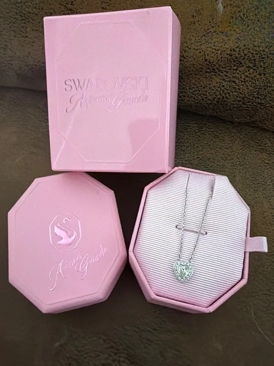 Swarovski Ariana Grande Necklace - Picture 2 of 5